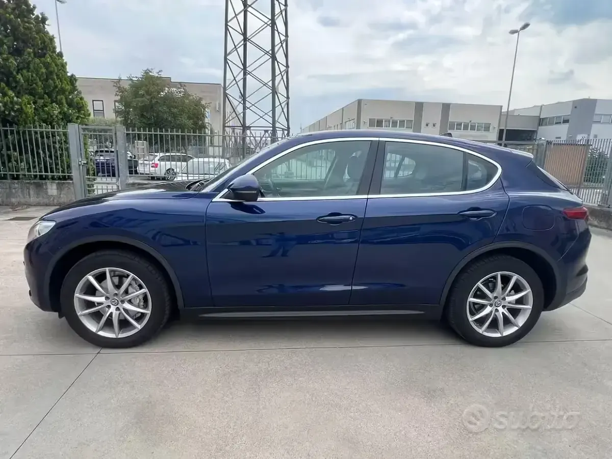 Usata Alfa Romeo Stelvio Executive 210 CV (154 kW) 2017 Bluazzurro SUV
