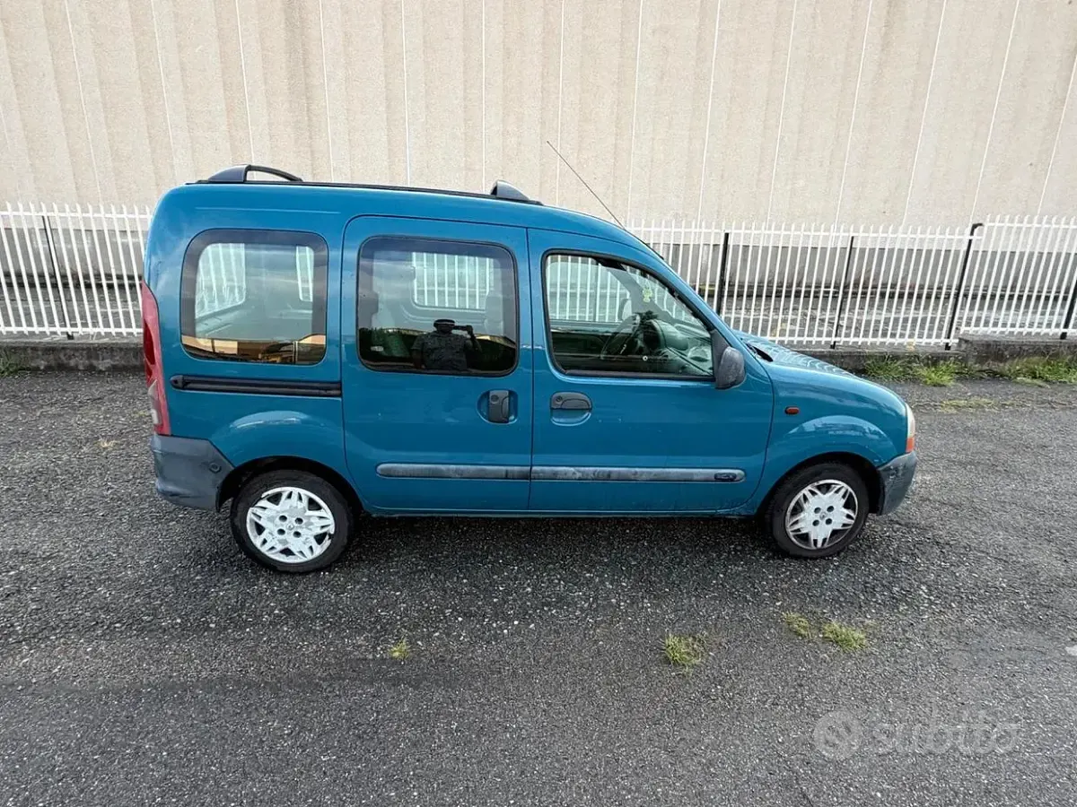 Usata Renault Kangoo 75 CV (55 kW) 2002 Verde Monovolume