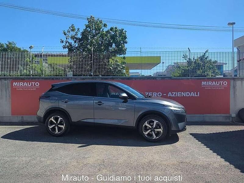 Grigio scuro Usata 2024 Nissan Qashqai N-Connecta SUV | 24.400 € (Buon prezzo) - Immagine 1/4