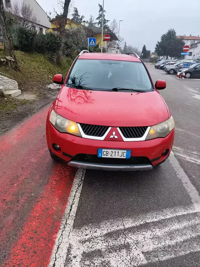 Usata Mitsubishi Outlander 140 CV (102 kW) 2008 Rosso SUV