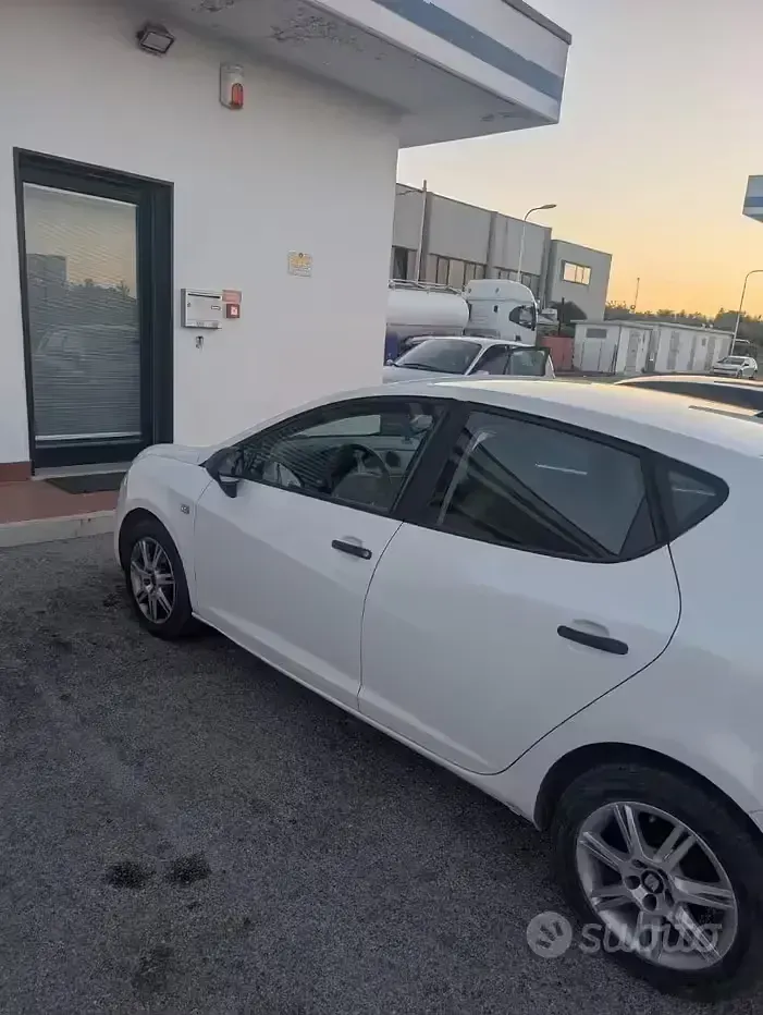 Usata Seat Ibiza 64 CV (47 kW) 2010 Bianco Utilitaria