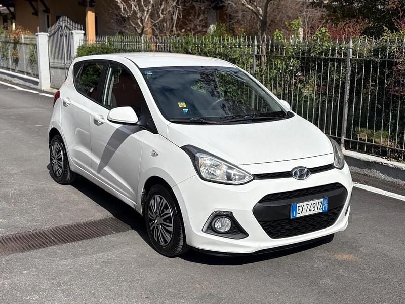 Usata Hyundai i10 Edition 66 CV (48 kW) 2015 Bianco Utilitaria