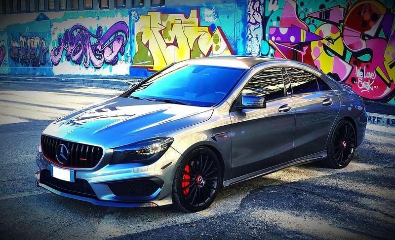 Grigio Usata 2014 Mercedes CLA45 AMG AMG Tre volumi | 23.000 € (Buon prezzo) - Immagine 1/4