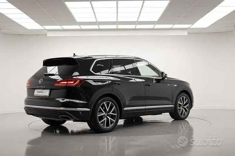 Usata VW Touareg Elegance 314 CV (230 kW) 2023 Nero SUV
