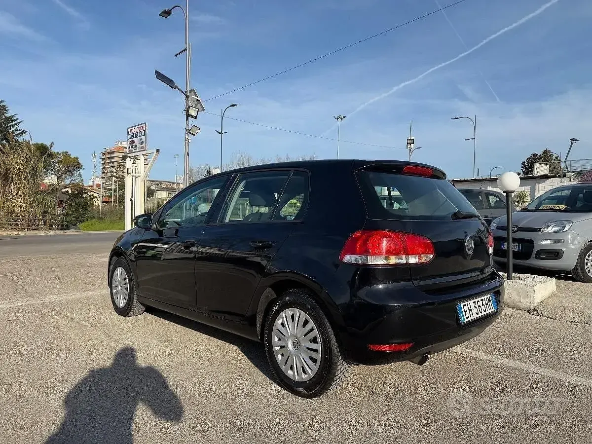 Usata VW Golf VI Trendline 105 CV (77 kW) 2011 Nero Utilitaria