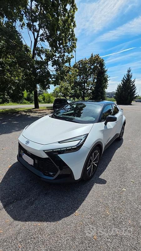 Usata Toyota C-HR Lounge 152 CV (111 kW) 2024 Bianco SUV