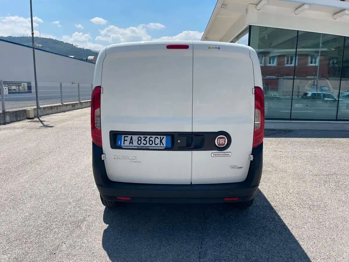 Usata Fiat Doblò Business 105 CV (77 kW) 2015 Bianco Monovolume