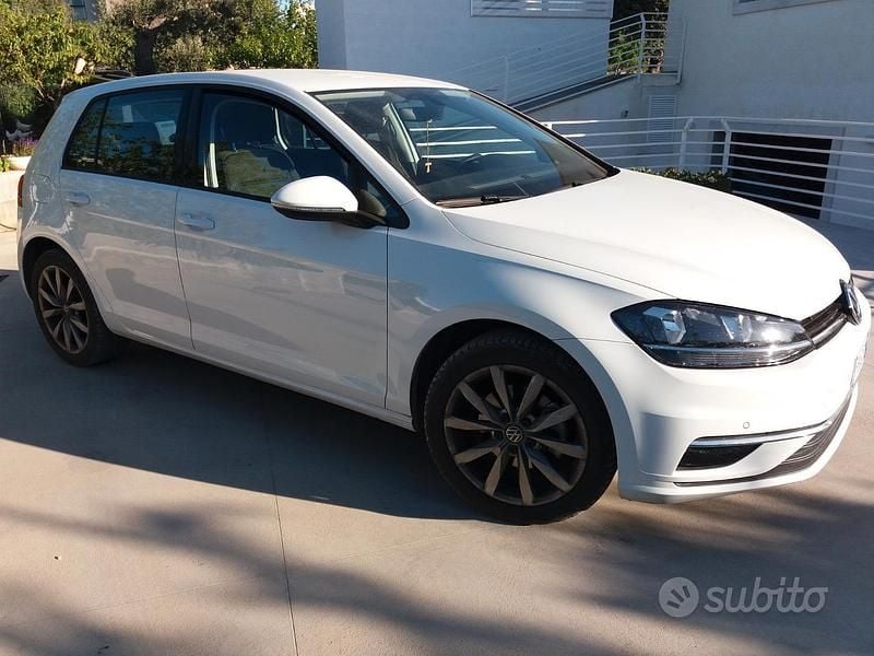 Usata VW Golf VII 116 CV (85 kW) 2017 Bianco Utilitaria