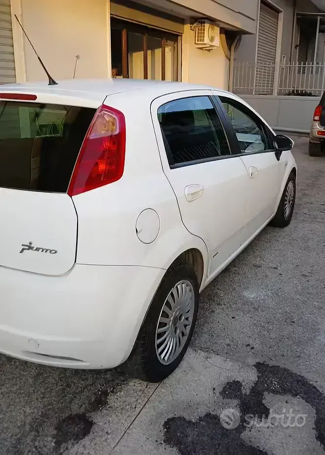 Usata Fiat Grande Punto 65 CV (47 kW) 2008 Bianco Utilitaria