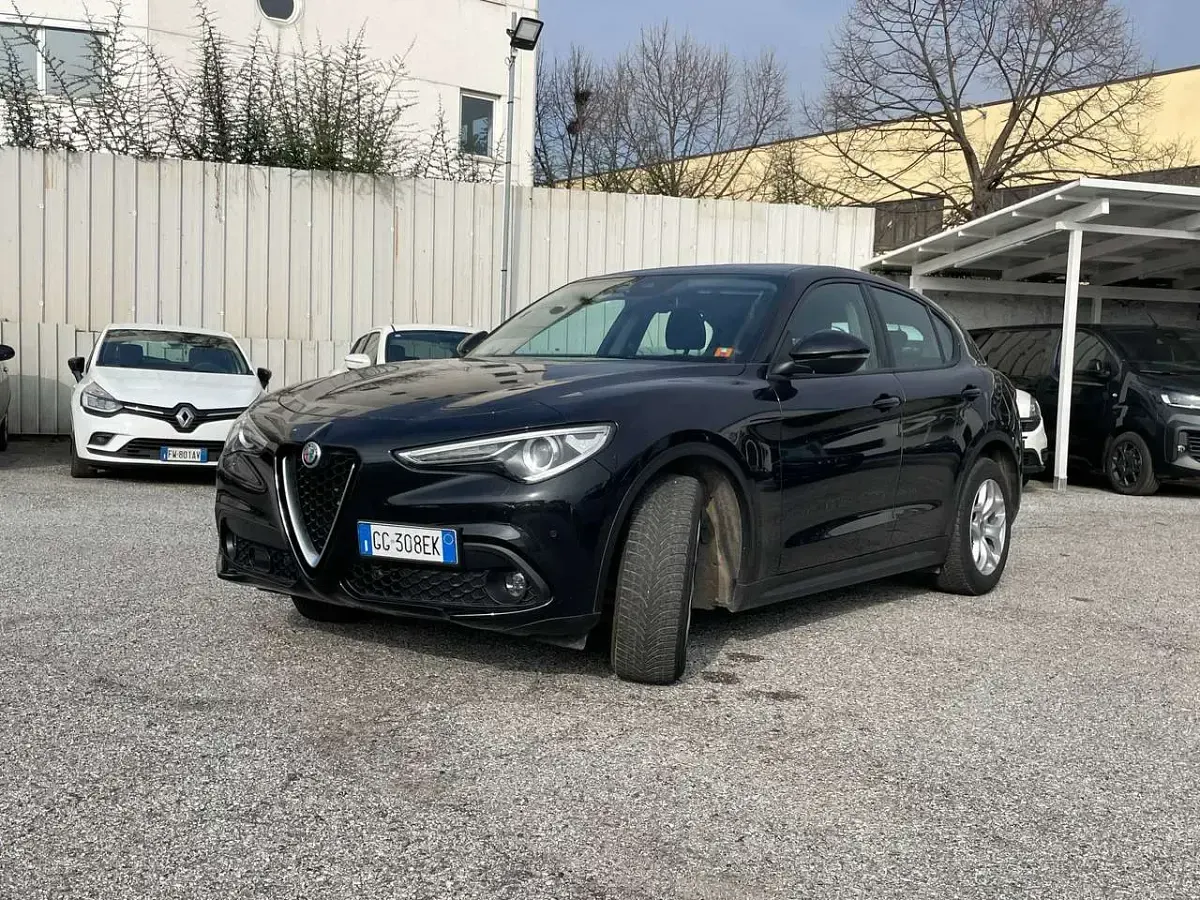 Usata Alfa Romeo Stelvio Business 160 CV (117 kW) 2021 Nero SUV