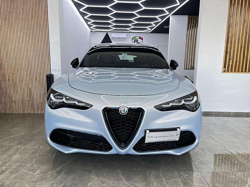 Usata Alfa Romeo Stelvio 162 CV (119 kW) 2023 Grigio moonlight SUV