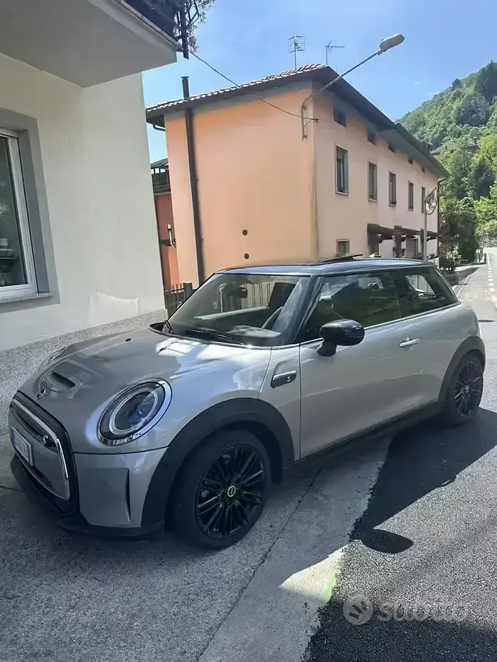 Usata Mini Cooper SE 75 kW (102 CV) 2022 Grigio Utilitaria