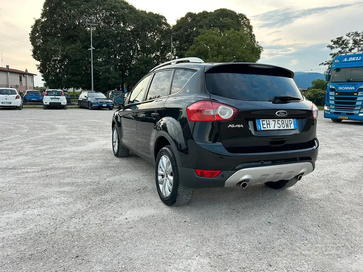 Usata Ford Kuga 163 CV (119 kW) 2011 Nero SUV