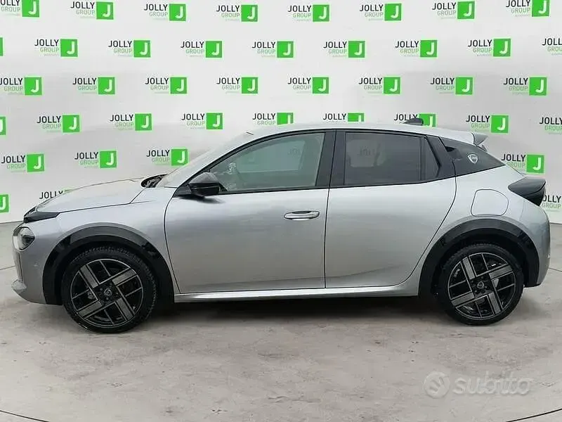 Nuova Lancia Ypsilon 101 CV (74 kW) 2026 Grigio Utilitaria