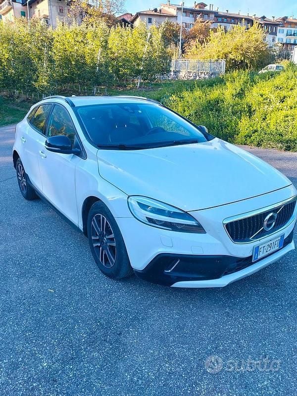 Usata Volvo V40 CC 2018 Bianco Station wagon