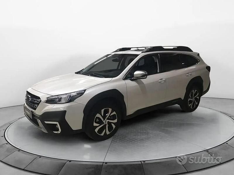 Usata Subaru Outback 2022 Bianco Station wagon