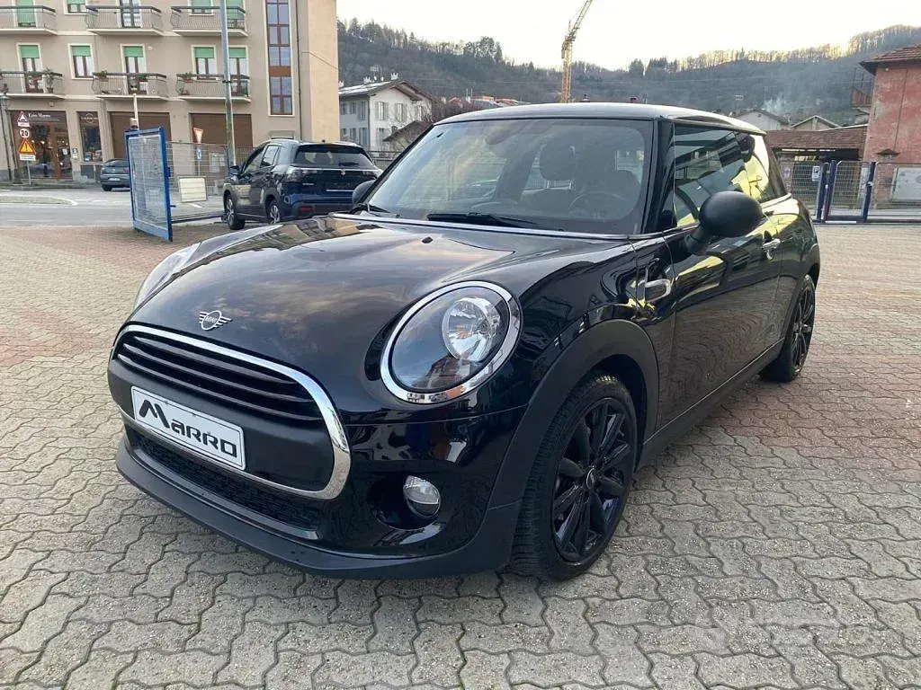 Usata Mini ONE 102 CV (75 kW) 2018 Nero Utilitaria