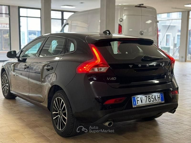 Usata Volvo V40 R-Design 120 CV (88 kW) 2019 Nero Station wagon