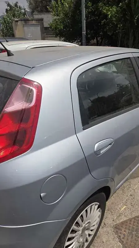 Usata Fiat Grande Punto Dynamic 90 CV (66 kW) 2007 Grigio Utilitaria