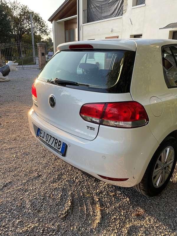 Usata VW Golf VI 105 CV (77 kW) 2011 Bianco Utilitaria