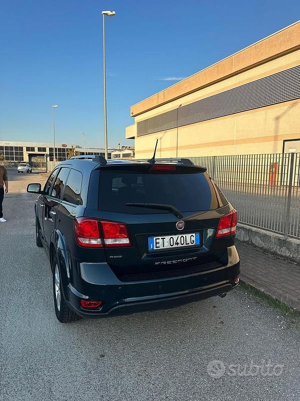 Usata Fiat Freemont Black Code 170 CV (125 kW) 2013 Blu/azzurro SUV