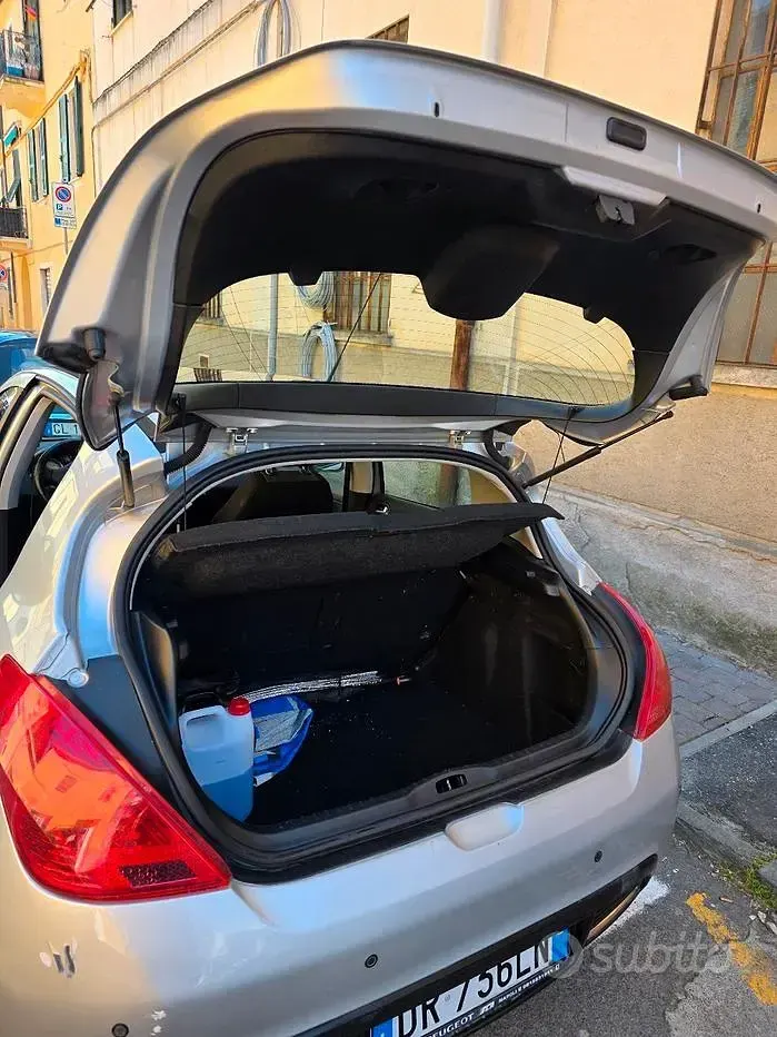Usata Peugeot 308 109 CV (80 kW) 2008 Grigio Berlina