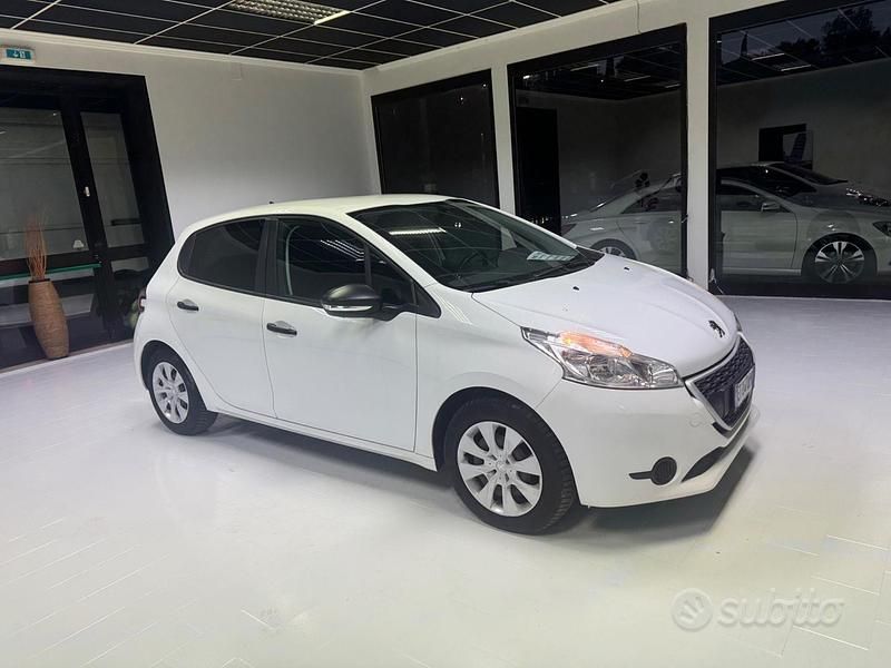 Usata Peugeot 208 Access 68 CV (50 kW) 2014 Bianco Utilitaria