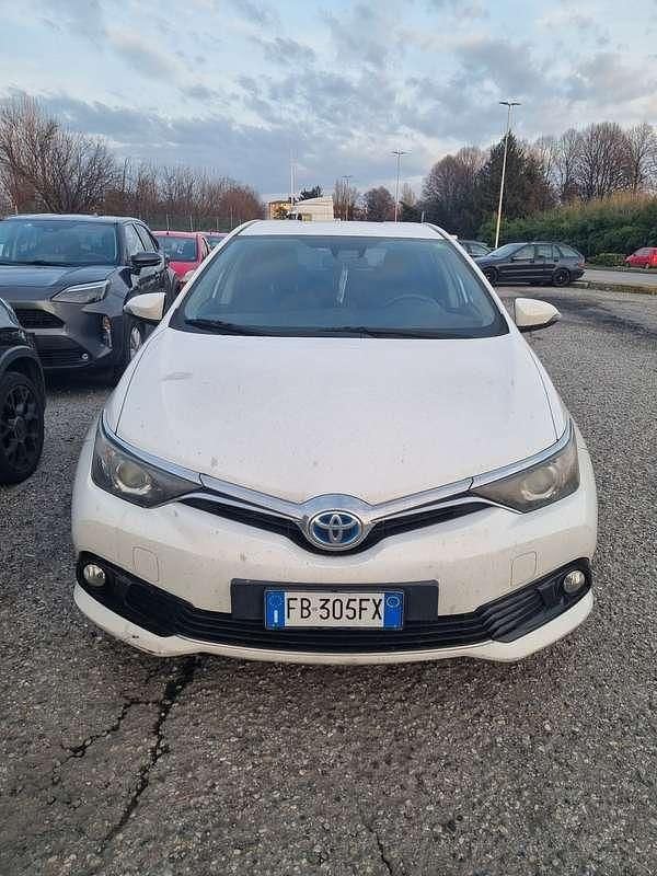 Usata Toyota Auris Hybrid Lounge 99 CV (72 kW) 2015 Berlina