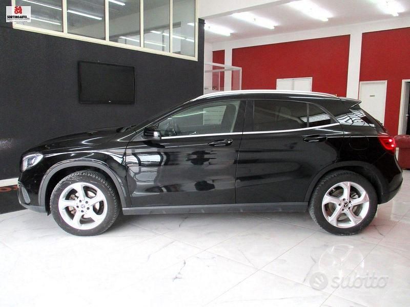 Usata Mercedes GLA200 Premium 136 CV (100 kW) 2017 Nero SUV