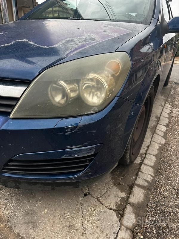 Usata Opel Astra 101 CV (74 kW) 2005 Blu Station wagon
