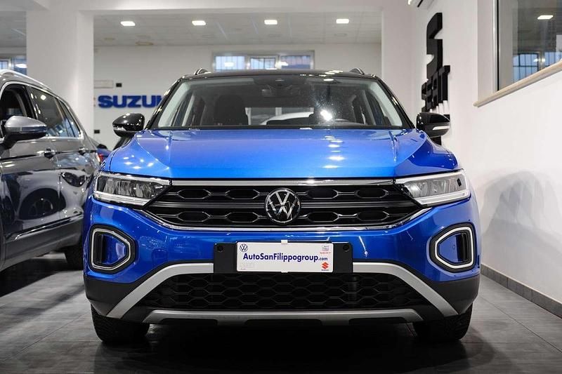 Usata VW T-Roc Life 116 CV (85 kW) 2022 Blu ravenna tetto nero SUV