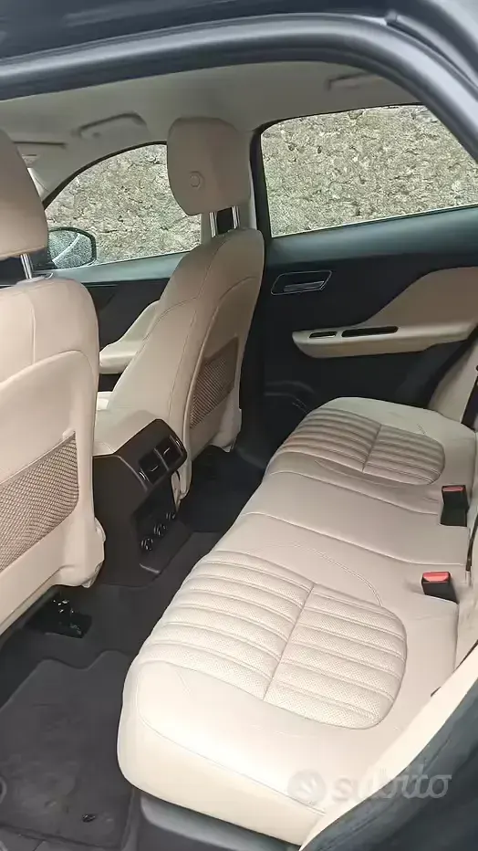 Usata Jaguar F-Pace Prestige 180 CV (132 kW) 2017 Blu SUV