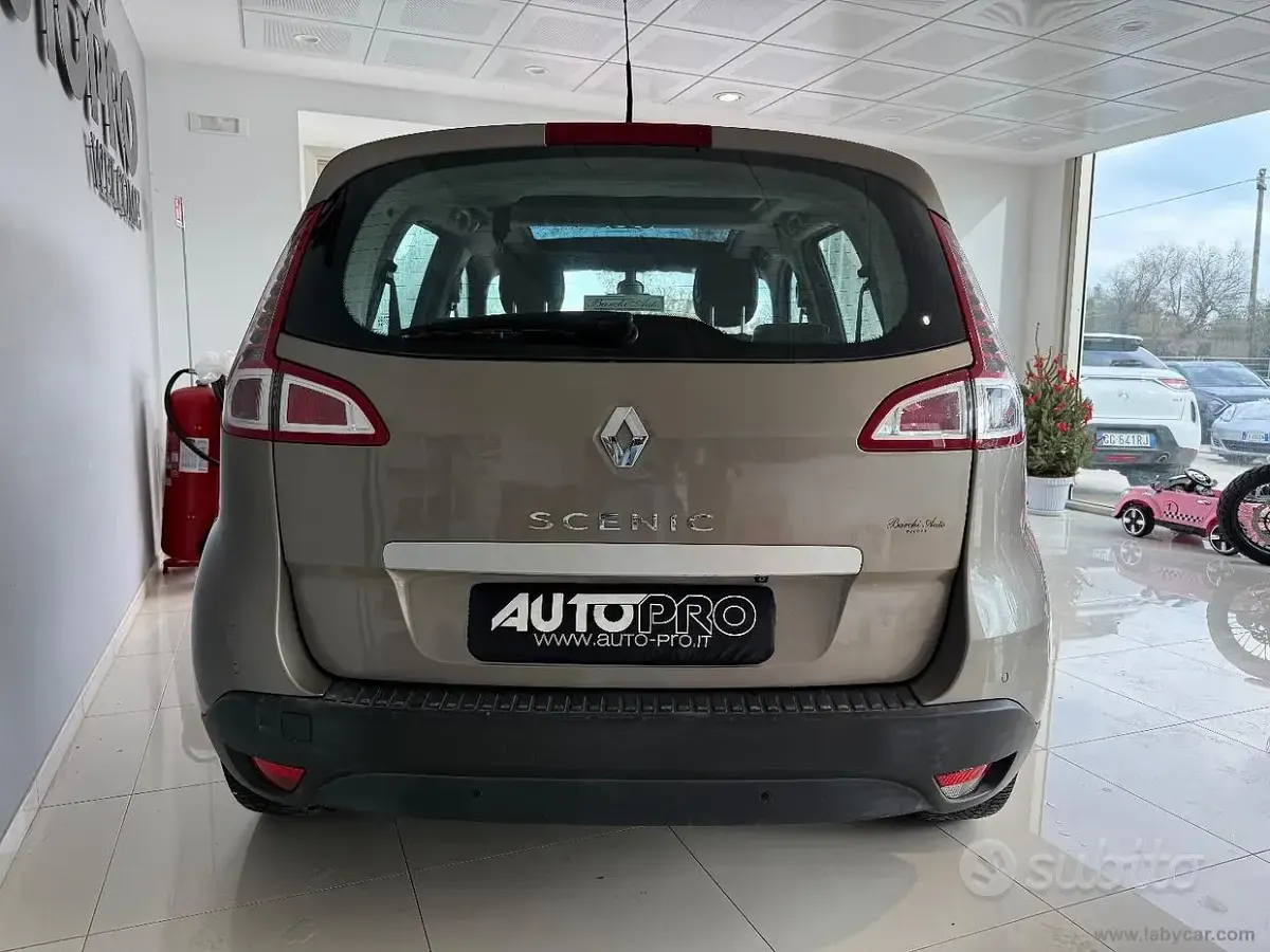Usata Renault Scénic Dynamique 110 CV (80 kW) 2011 Beige Monovolume