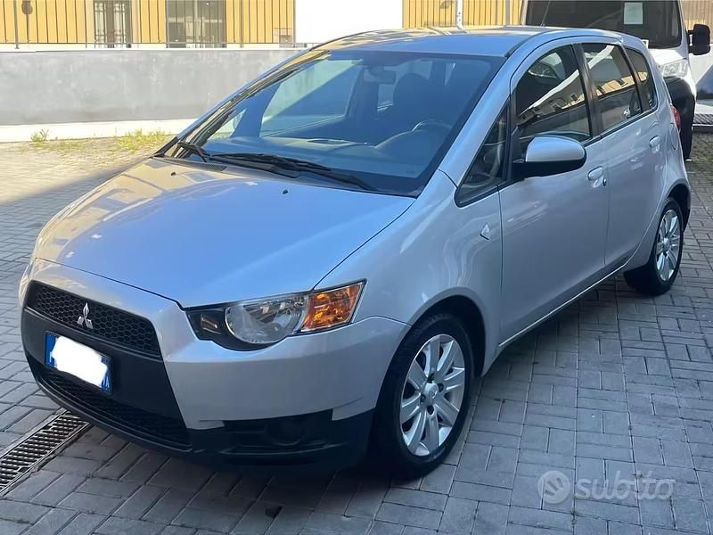 Usata Mitsubishi Colt Invite 95 CV (69 kW) 2009 Grigio Utilitaria