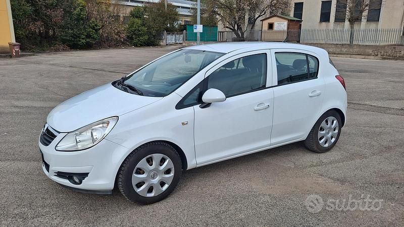 Usata Opel Corsa 2009 Bianco Utilitaria
