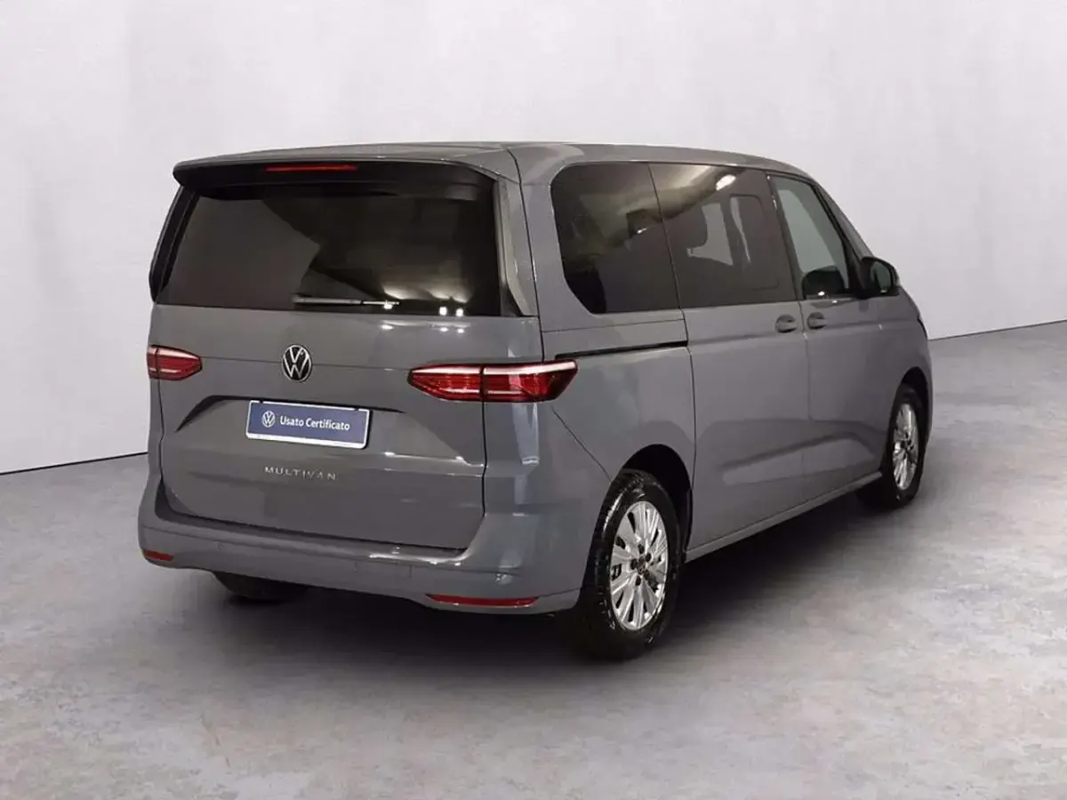Usata VW Multivan 150 CV (110 kW) 2025 Pure gray Monovolume