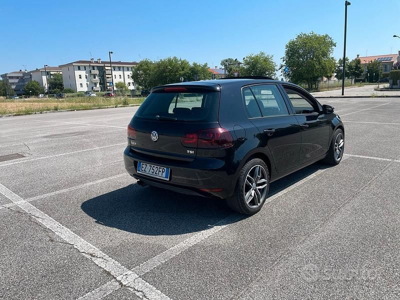 Nero Usata 2011 VW Golf VI Tre volumi | 6800 € (Buon prezzo) - Immagine 1/4