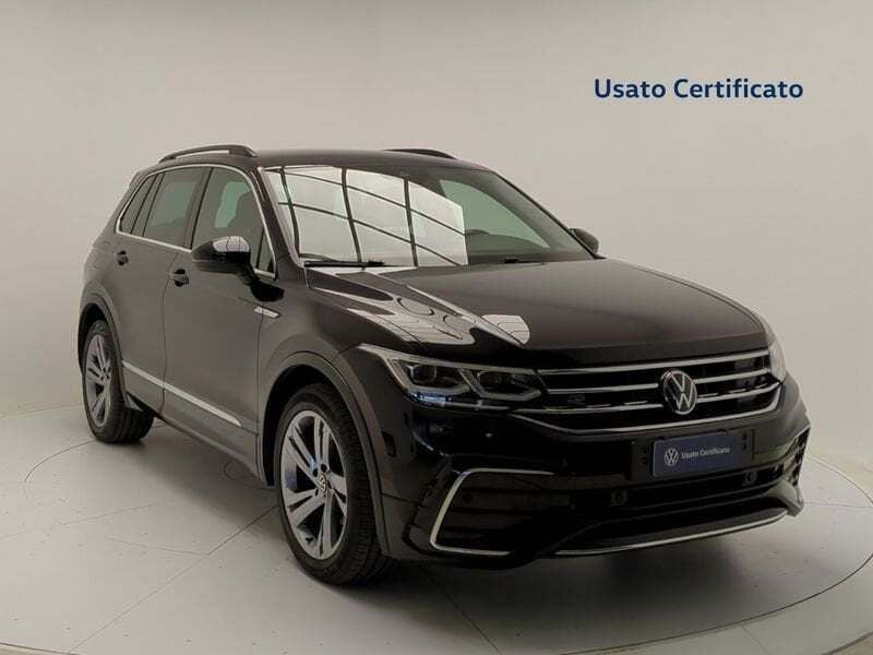 Deep black perlato Usata 2022 VW Tiguan R-line SUV | 27.900 € (Buon prezzo) - Immagine 1/4