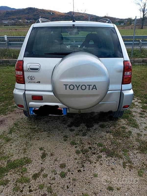 Usata Toyota RAV4 Sol 116 CV (85 kW) 2005 Grigio SUV