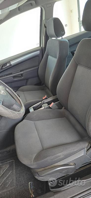 Usata Opel Zafira 140 CV (102 kW) 2007 Argento Monovolume