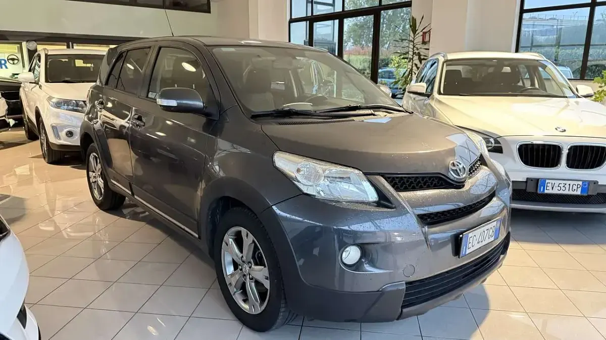 Usata Toyota Urban Cruiser Luxury 90 CV (66 kW) 2010 Grigio Utilitaria