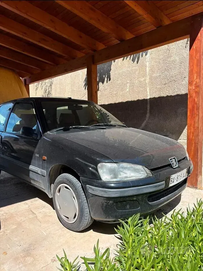 Usata Peugeot 106 50 CV (36 kW) 1998 Nero Utilitaria