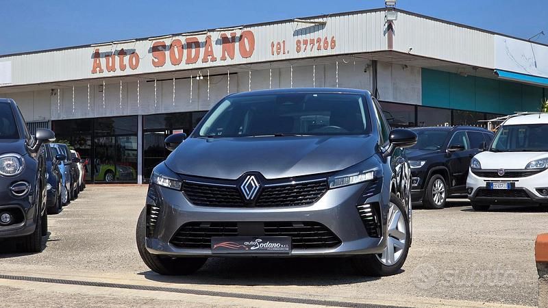 Grigio Usata 2024 Renault Clio V Evolution Tre volumi | 17.990 € (Buon prezzo) - Immagine 1/4