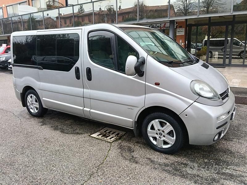 Usata Opel Vivaro 101 CV (74 kW) 2003 Grigio Monovolume