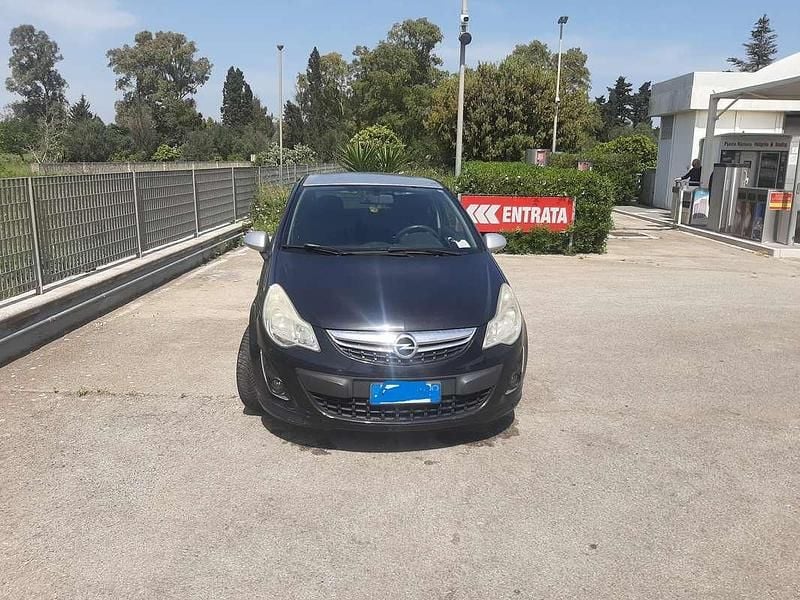 Usata Opel Corsa Edition 95 CV (69 kW) 2012 Nero Utilitaria