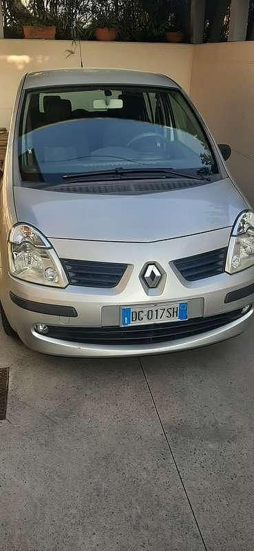 Argento Usata 2007 Renault Modus Monovolume | 2500 € (Buon prezzo) - Immagine 1/4