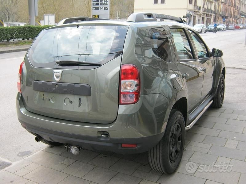 Usata Dacia Duster Lauréate 110 CV (80 kW) 2015 Verde SUV