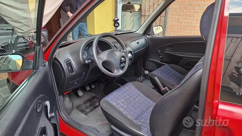 Usata Citroën Saxo 60 CV (44 kW) 2001 Rosso Utilitaria
