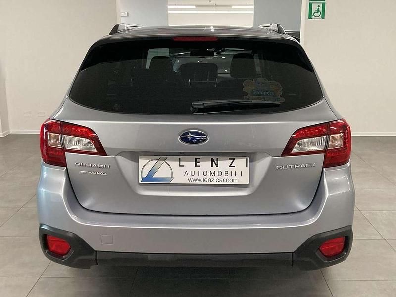 Usata Subaru Outback Premium 175 CV (128 kW) 2018 Argento Station wagon