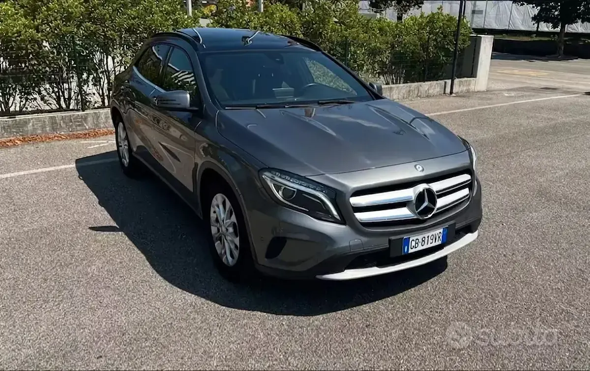 Usata Mercedes GLA200 136 CV (100 kW) 2016 Grigio SUV